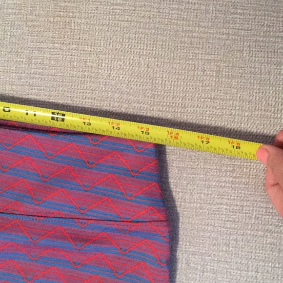 Pattern BodyCon Skirt - Picture 4 of 5